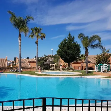 Ample Luxury Fancy Golf & Padel Marbella