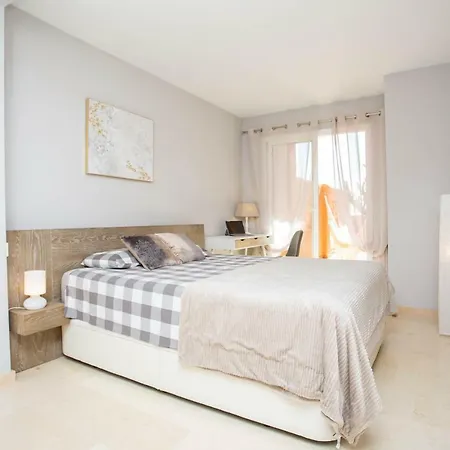 Ample Luxury Fancy Golf & Padel Apartment *