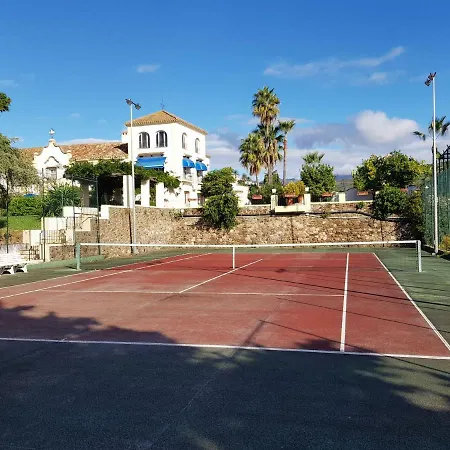 Ample Luxury Fancy Golf & Padel