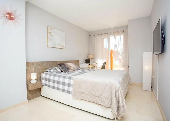 Ample Luxury Fancy Golf & Padel Apartament *