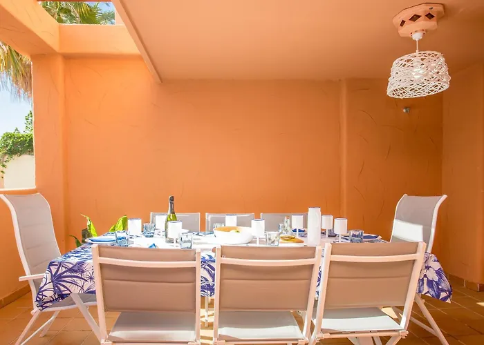 Ample Luxury Fancy Golf & Padel *