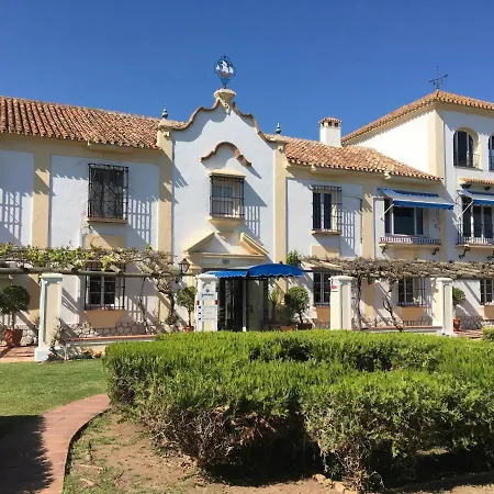 Ample Luxury Fancy Golf & Padel