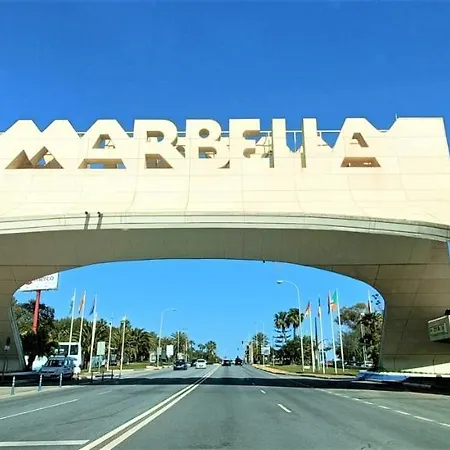 Ample Luxury Fancy Golf & Padel Apartment Marbella