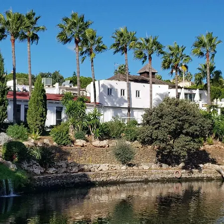 Ample Luxury Fancy Golf & Padel Apartment