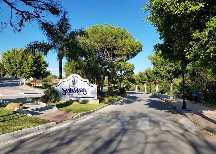 Ample Luxury Fancy Golf & Padel