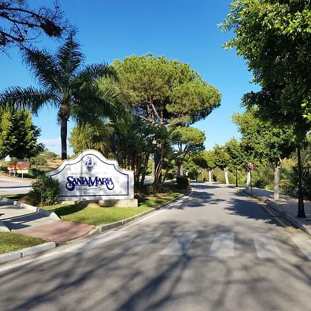 Ample Luxury Fancy Golf & Padel