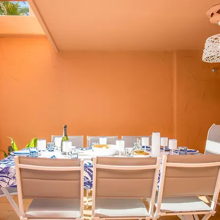 Ample Luxury Fancy Golf & Padel *